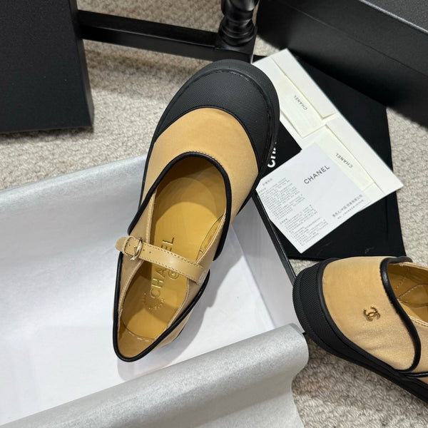 CC 26s Coco Beach Mary Janes Beige Black Fibers Rubber 767081