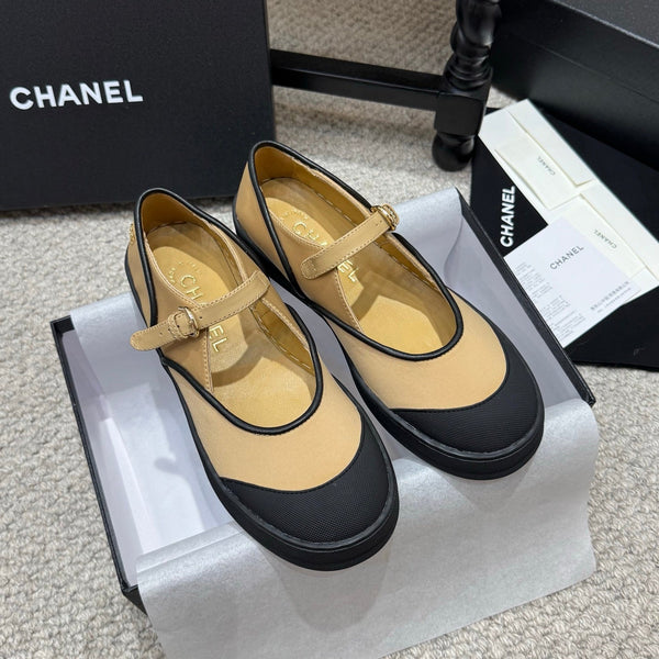 CC 26s Coco Beach Mary Janes Beige Black Fibers Rubber 767081