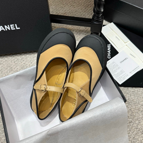 CC 26s Coco Beach Mary Janes Beige Black Fibers Rubber 767081