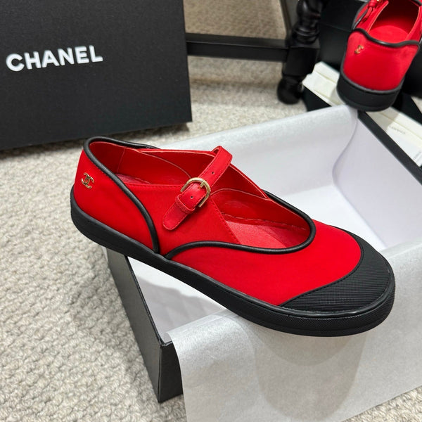 CC 26s Coco Beach Mary Janes Red Black Fibers Rubber 767082