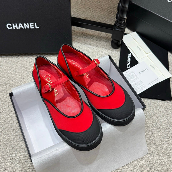 CC 26s Coco Beach Mary Janes Red Black Fibers Rubber 767082
