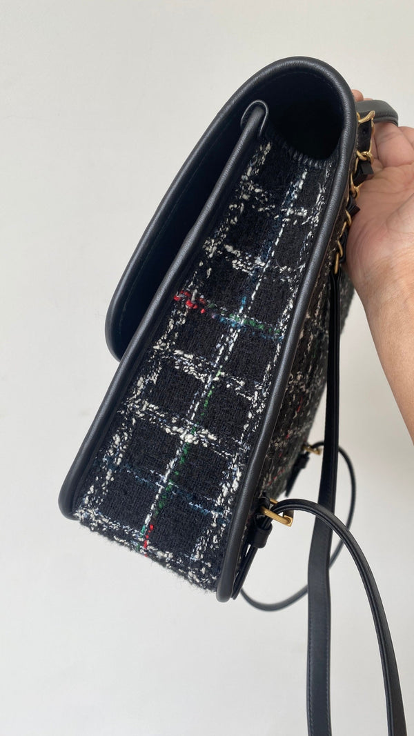 CC 2025 Sac à rabat mini à poignée supérieure en tweed noir