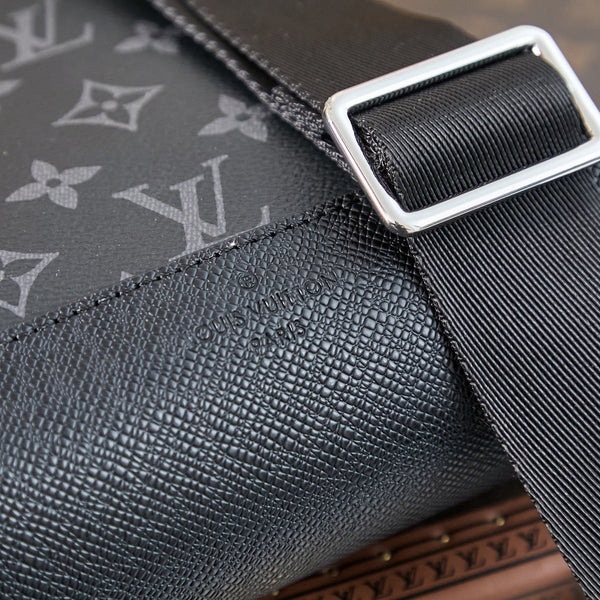 BORSA A TRACOLLA DUO 42 IN TELA MONOGRAM ECLIPSE NERA
