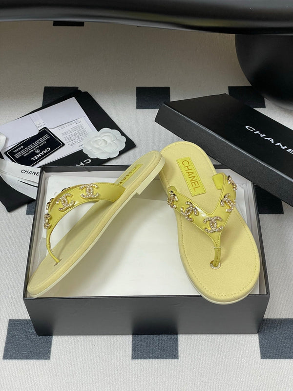 CC 25P Double C 5 Motifs Thongs Sandal Yellow Sheepskin 247693