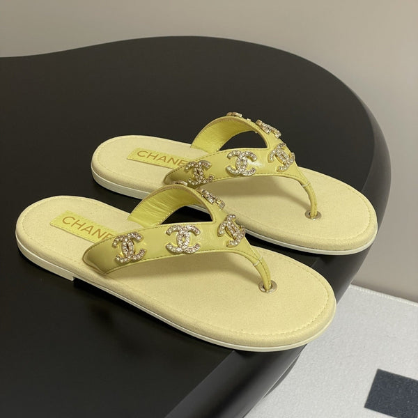 CC 25P Double C 5 Motifs Thongs Sandal Yellow Sheepskin 247693
