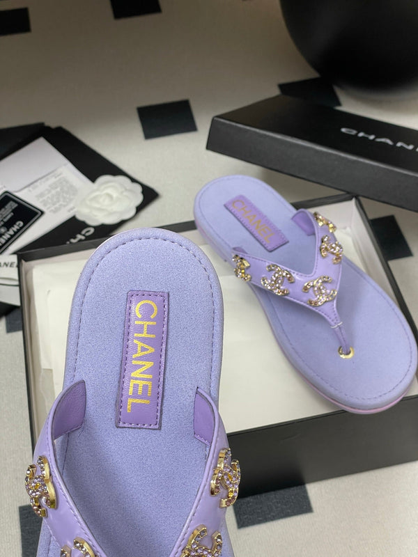 CC 25P Double C 5 Motifs Thongs Sandal Purple Sheepskin 247694