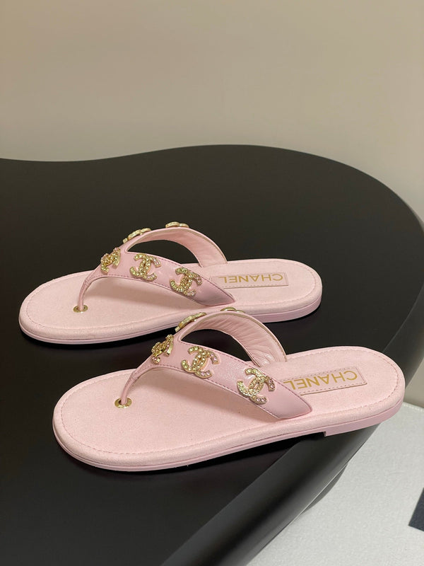 CC 25P Double C 5 Motifs Thongs Sandal Pink Sheepskin 247695