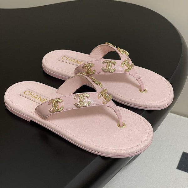 CC 25P Double C 5 Motifs Thongs Sandal Pink Sheepskin 247695
