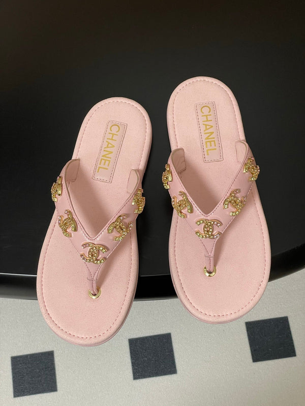 CC 25P Double C 5 Motifs Thongs Sandal Pink Sheepskin 247695