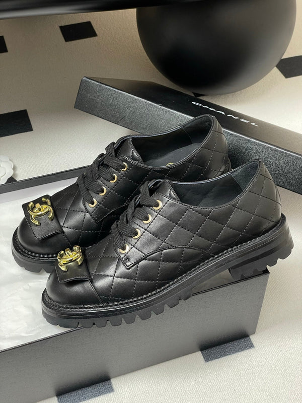 Mocassino con fibbia Double C da 25K, suola spessa, 25 mm, in pelle di agnello nera 247709