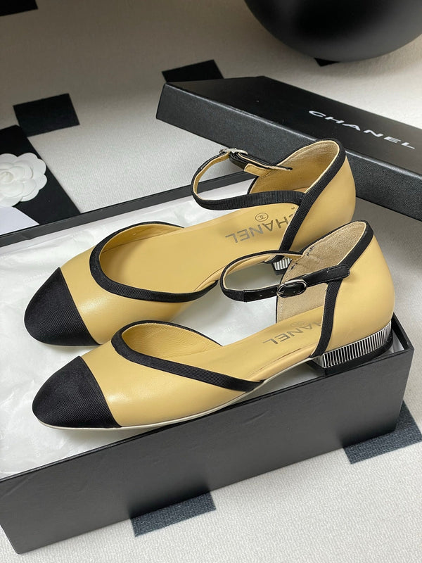 CC 25P Small Hollow Mary Jane Beige Sheepskin Black Grosgrain 247724