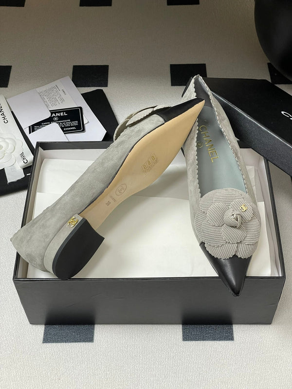 CC 25C Classic Camellia Scarpe con tacco alto a punta piatte 15 mm in pelle scamosciata grigia 247607