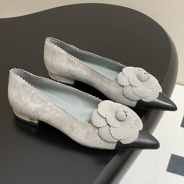 CC 25C Classic Camellia Scarpe con tacco alto a punta piatte 15 mm in pelle scamosciata grigia 247607