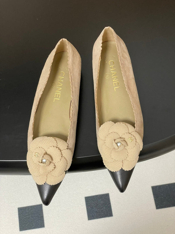 CC 25C Classic Camellia Pointed High Heels Flat 15mm Beige Suede 247608