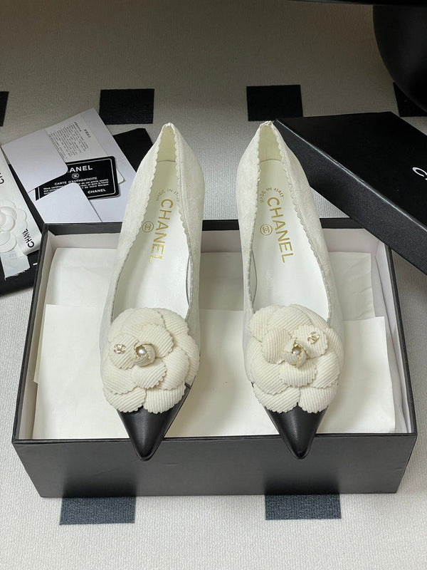 CC 25C Classic Camellia Pointed High Heels Pump 35mm White Suede 247613