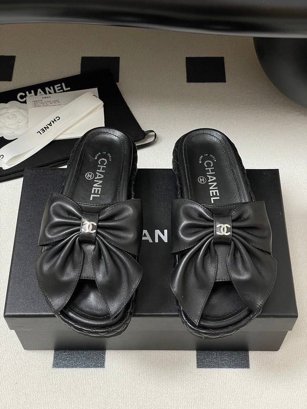 CC 25SS Big Bow Sandali con suola spessa in pelle di agnello nera 319708