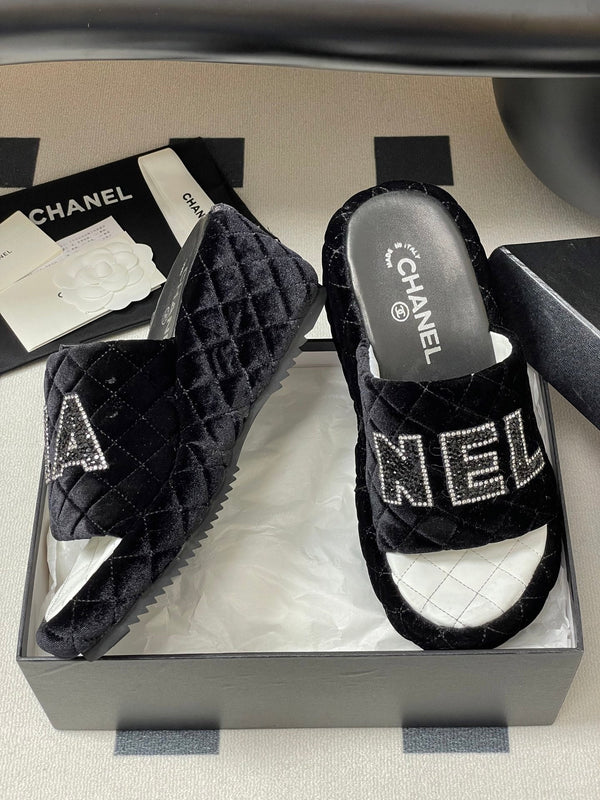 Ciabatte con plateau CC 25 in velluto nero e pelle di pecora 334240