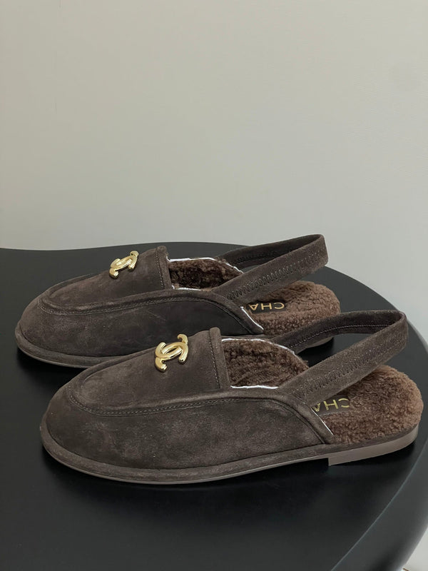 Mocassino con cinturino CC 25A in pelle scamosciata Sherpa color cioccolato
