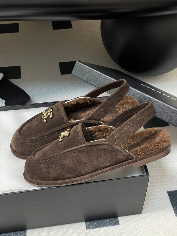 Mocassino con cinturino CC 25A in pelle scamosciata Sherpa color cioccolato