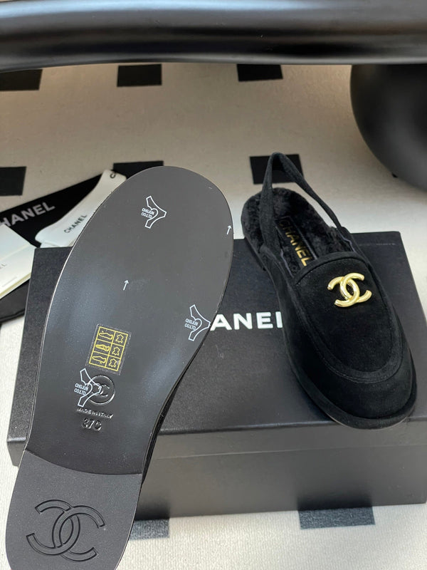 Mocassino con cinturino posteriore CC 25A in pelle scamosciata Sherpa nera