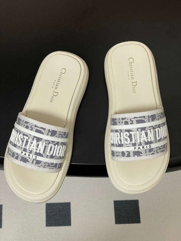 CD 25 Slippers White Gray Fabric 394062