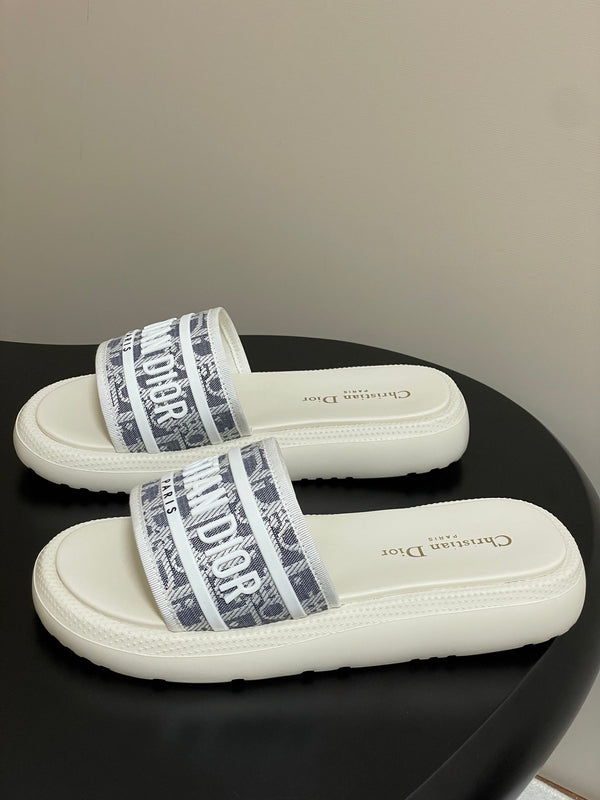 CD 25 Slippers White Gray Fabric 394062