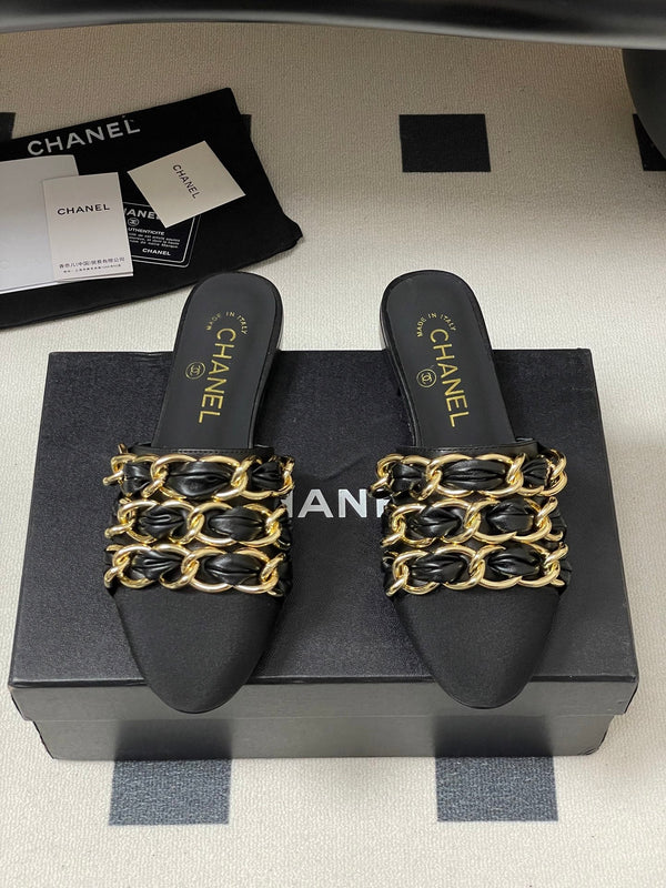CC 25B Chain Closed Toe Flat Mule Black Sheepskin 393890
