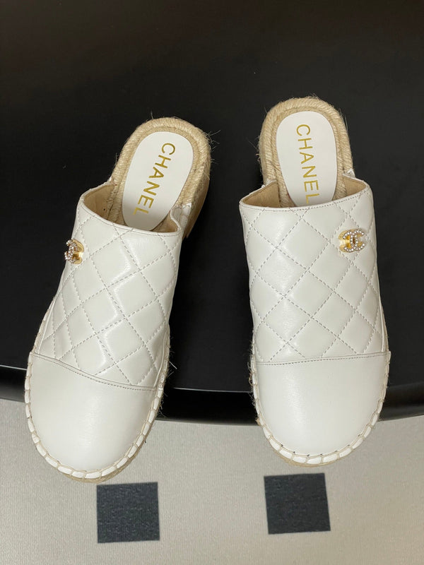CC 25A Clog Slippers 40mm White Quilted Lambskin 393950