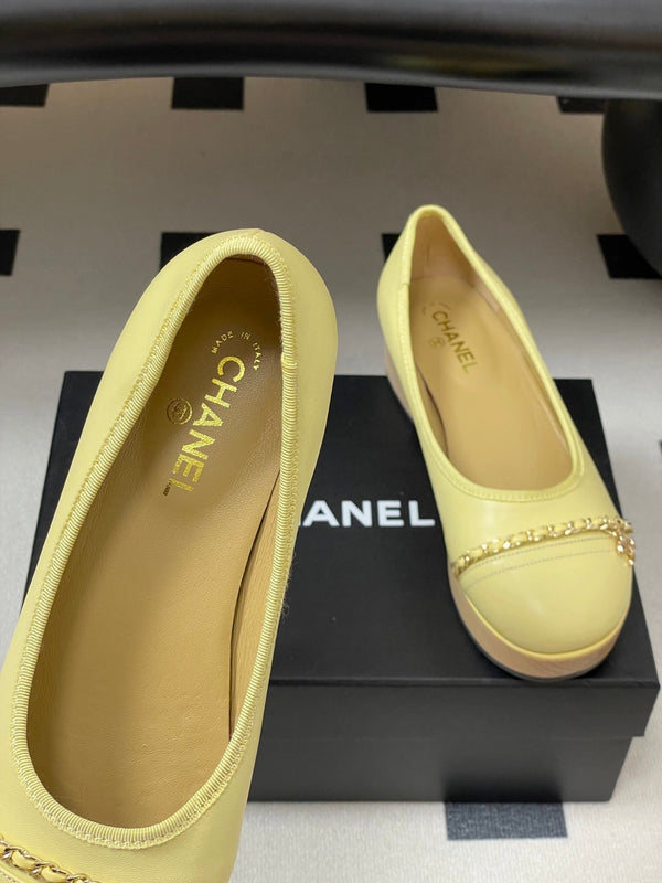 CC 25A Chain CC Thick-Soled Shoe 40mm Pastel Yellow Sheepskin 393952