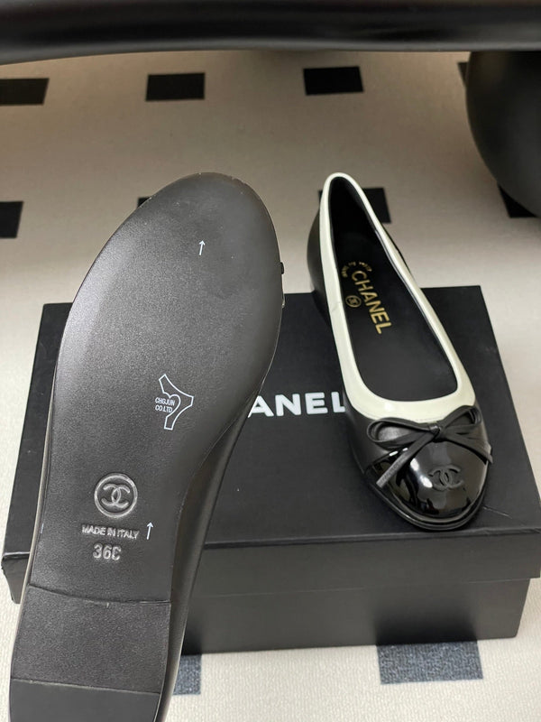 CC 25A Small Bow Ballet Flats Black Mix White Sheepskin 393967