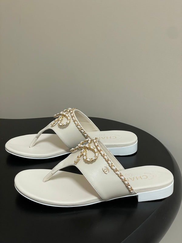 CC 25B Chain Bow Flip-flops Ivory Sheepskin 393986