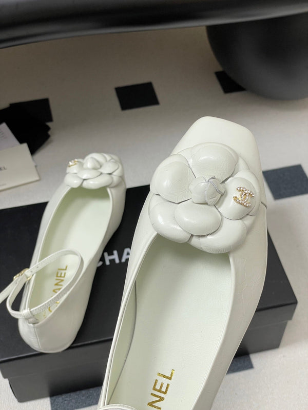 CC 25s Métiers d’art Ballet flats 10mm White Cowhide 413308
