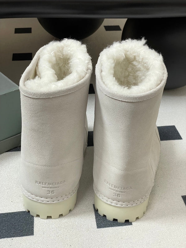 Balenciaga Low Snow Boots White Suede 535035