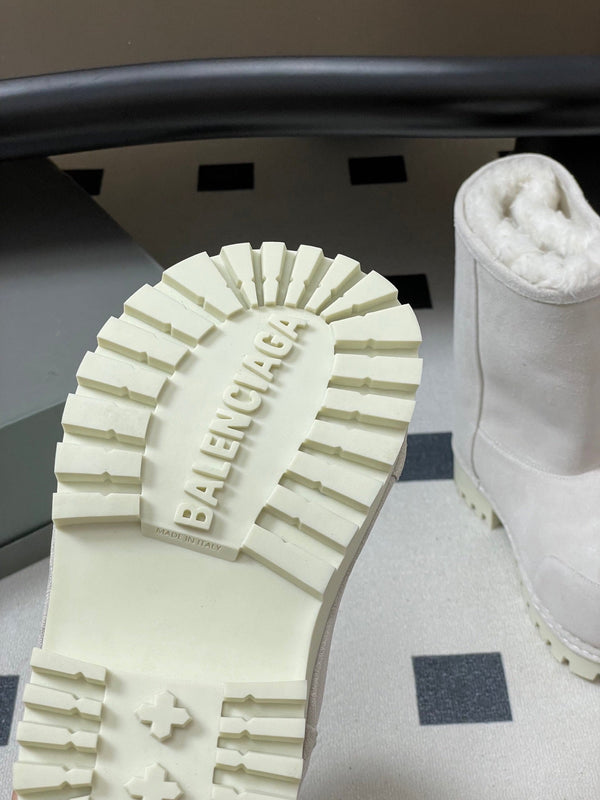 Balenciaga Low Snow Boots White Suede 535035