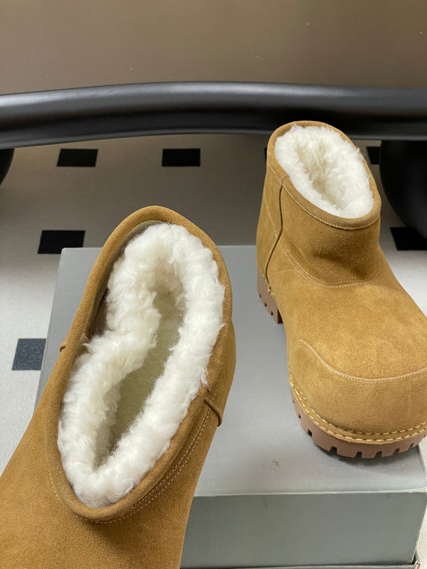 Balenciaga Snow Boots Beige Suede 535037