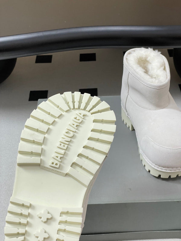 Balenciaga Snow Boots White Suede 535038