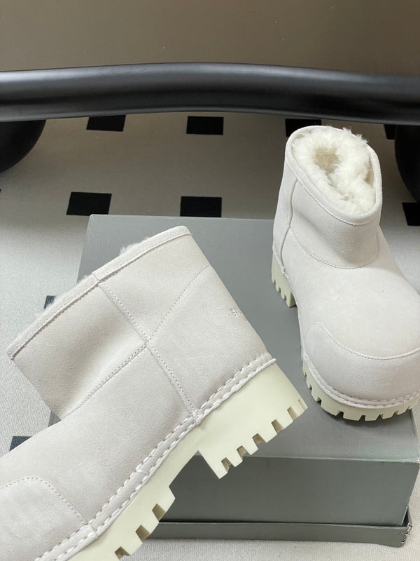 Balenciaga Snow Boots White Suede 535038