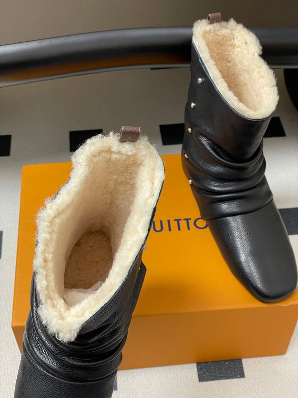 LV 25Fw Nomad Slip-on Ankle Boots Flat Black Grain Leather Wool-lined 534594 .