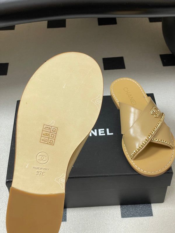 CC 26 Mule à bride croisée en peau de mouton beige 593302