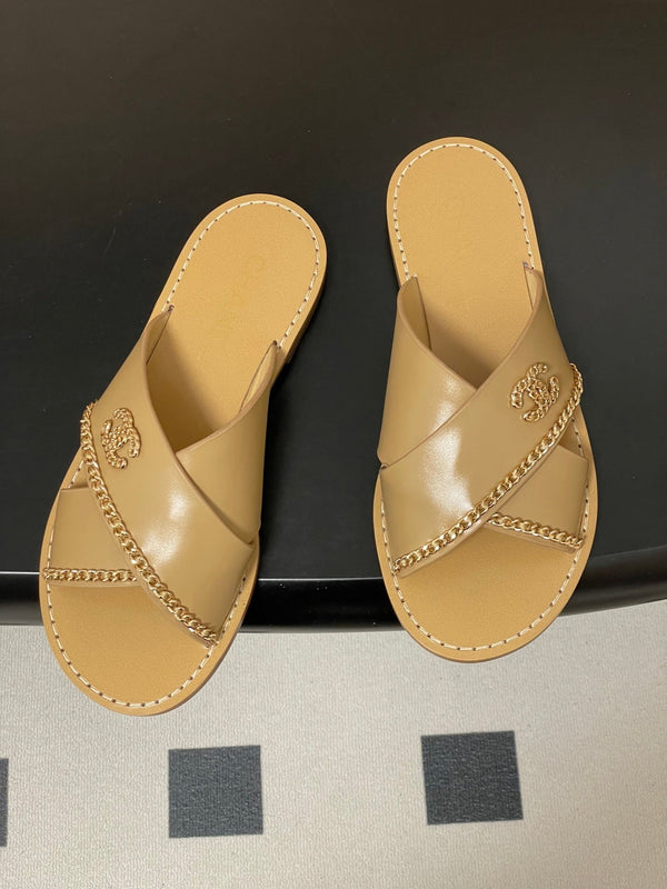 CC 26 Mule à bride croisée en peau de mouton beige 593302