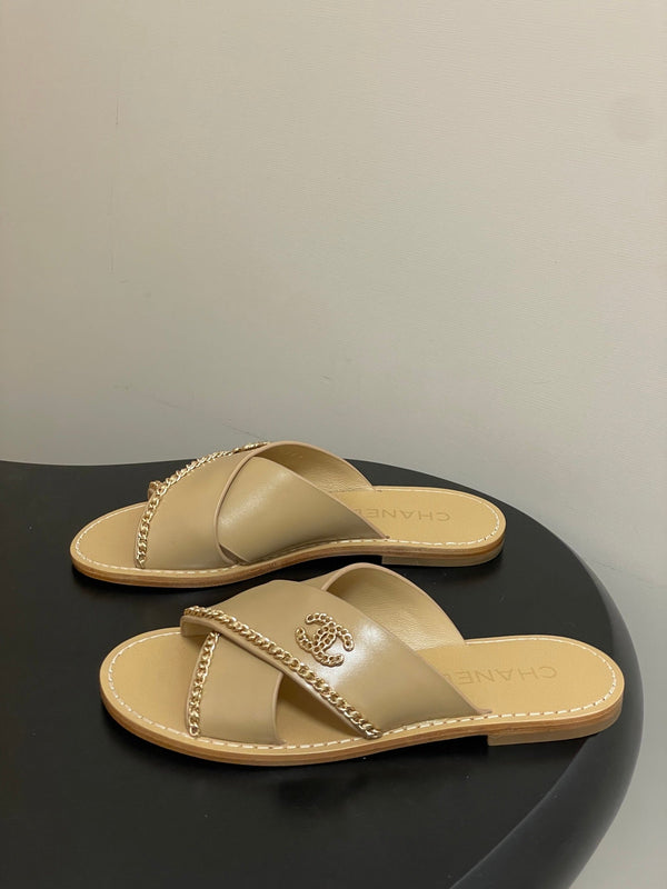 CC 26 Mule à bride croisée en peau de mouton beige 593302