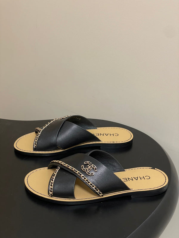 CC 26 Criss-cross Strap Slipper Black Beige Sheepskin 593304