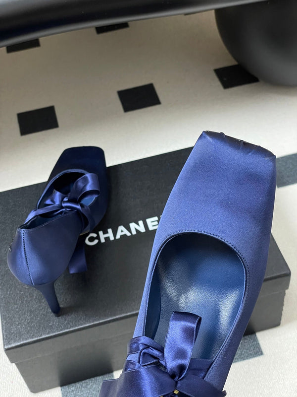 CC 26 Pompe Satin Bleu Soie 593134