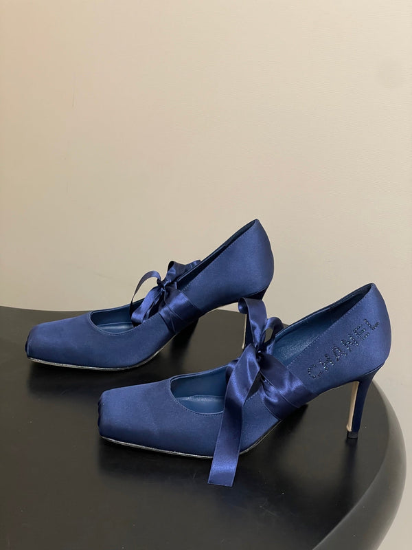 CC 26 Pompe Satin Bleu Soie 593134