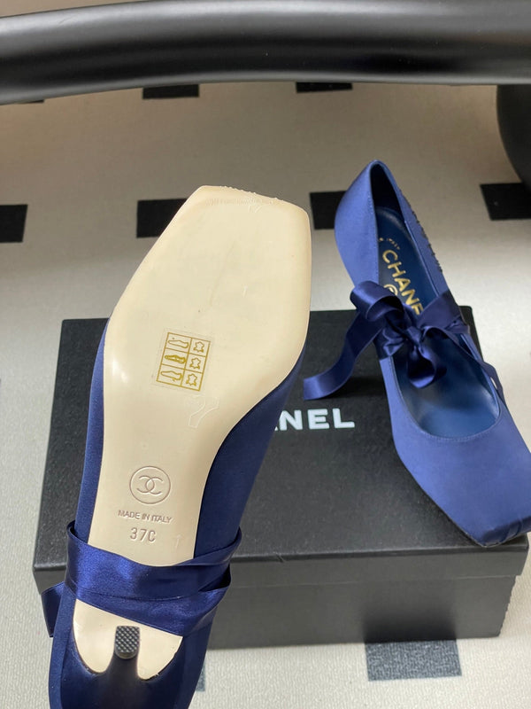 CC 26 Pompe Satin Bleu Soie 593134