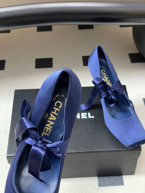 CC 26 Pompe Satin Bleu Soie 593134