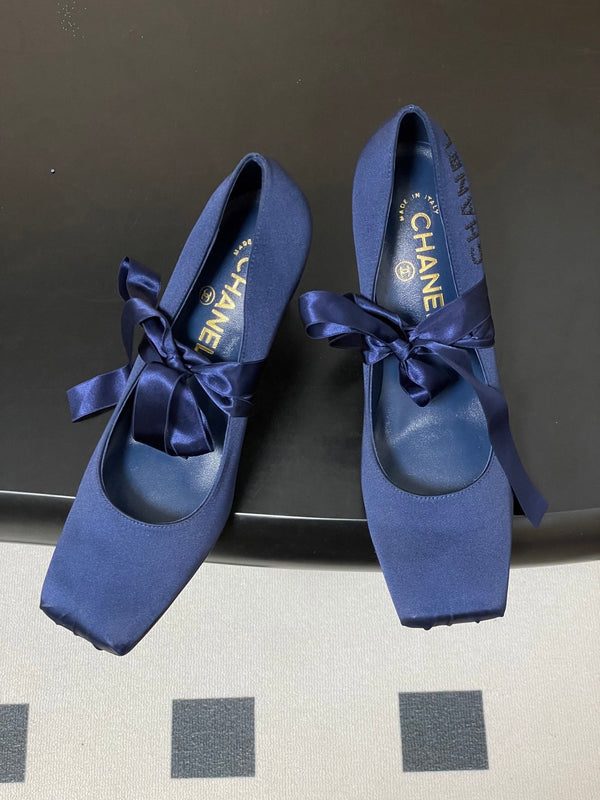 CC 26 Pompe Satin Bleu Soie 593134