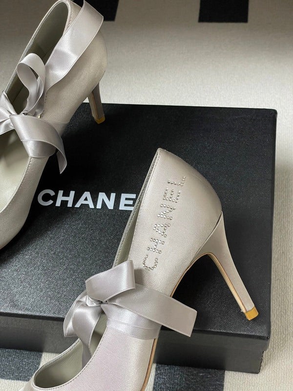CC 26 Pompe Satin Soie Gris Clair 593136
