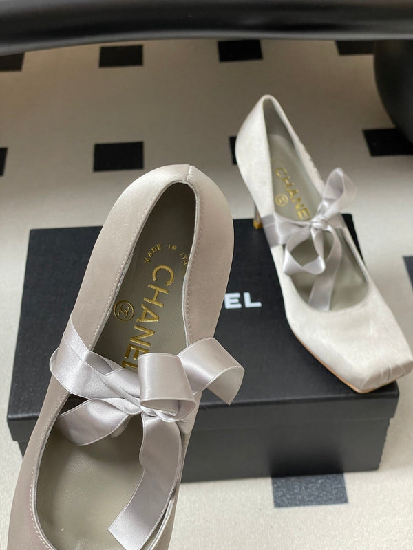 CC 26 Pompe Satin Soie Gris Clair 593136