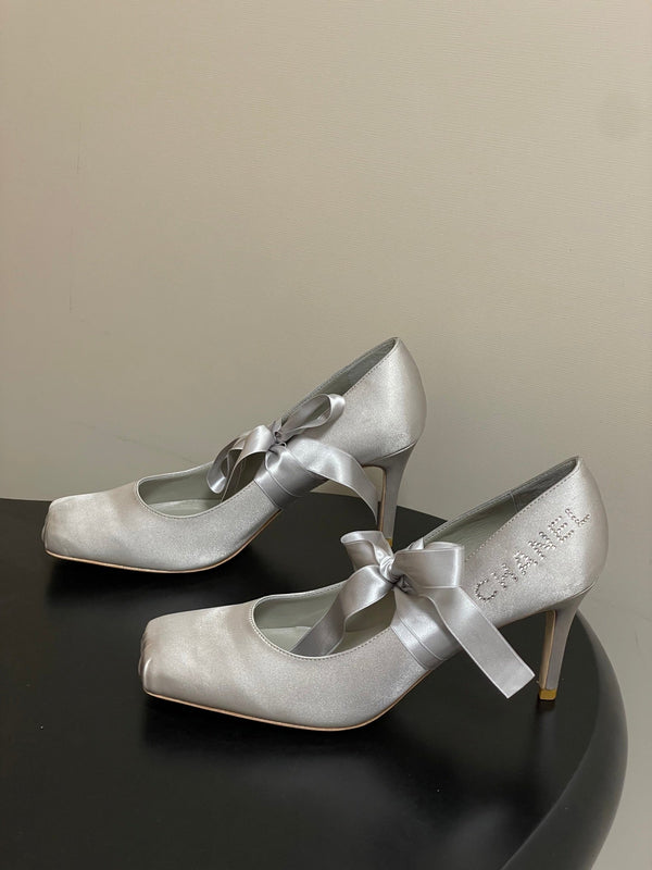 CC 26 Pompe Satin Soie Gris Clair 593136